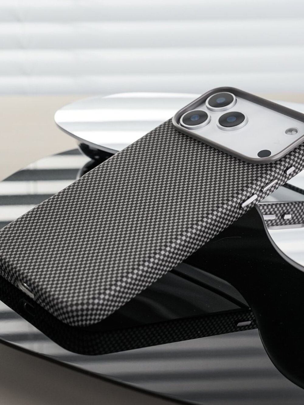 Luxury Carbon Fiber Magnetic Phone Case for iPhone 17 Pro Max Gray/Black - Picture 5 of 6